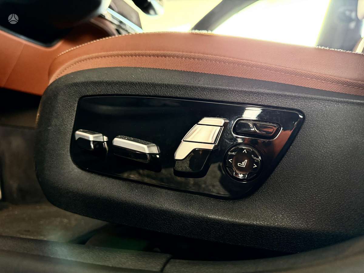 BMW M550, Седан