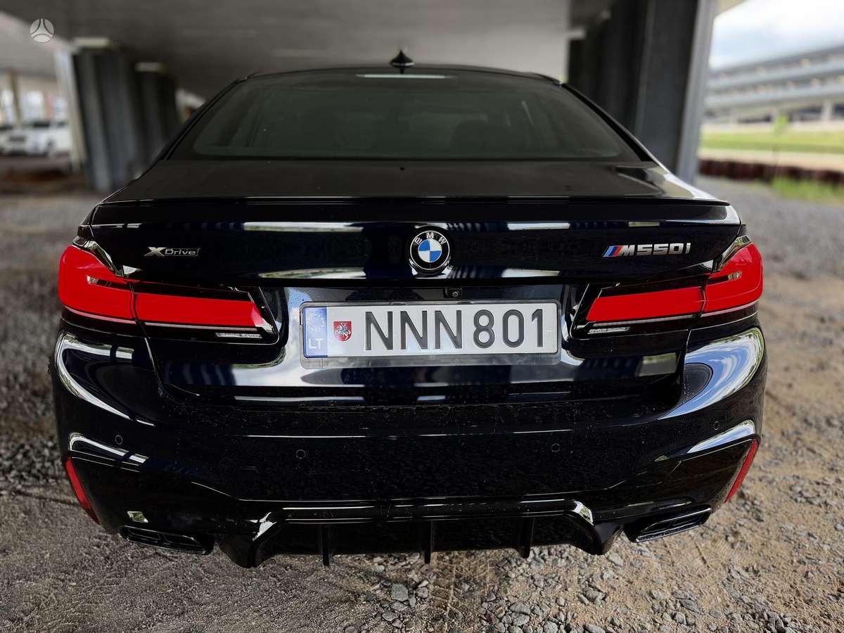 BMW M550, Седан