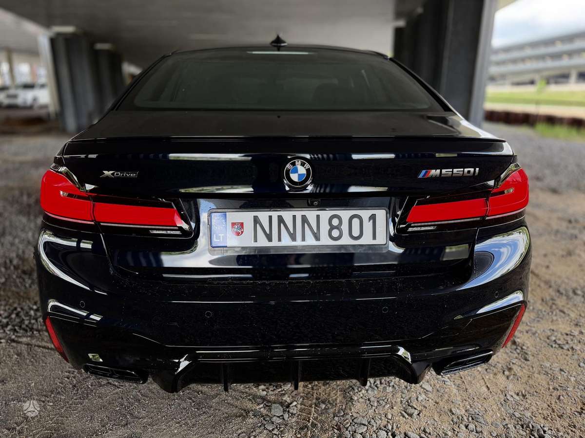 BMW M550, Седан
