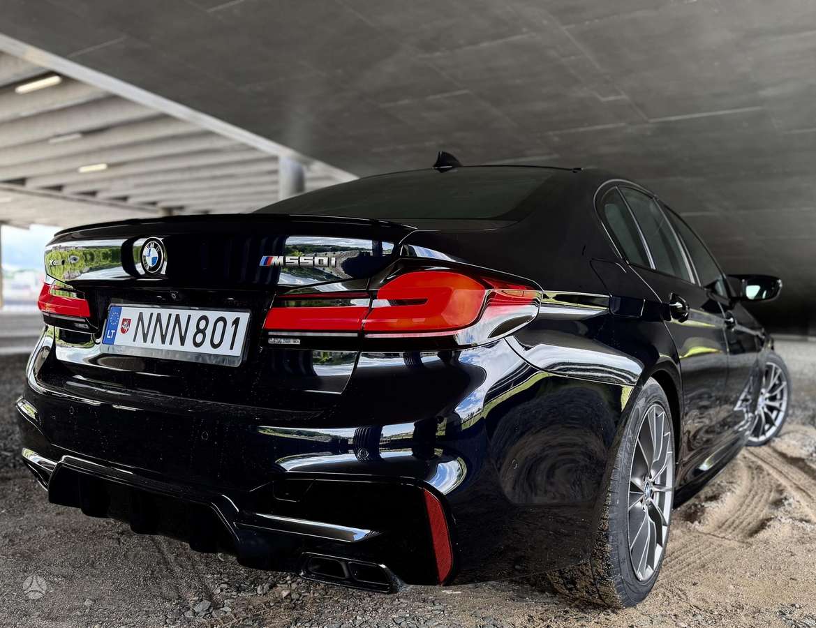 BMW M550, Седан