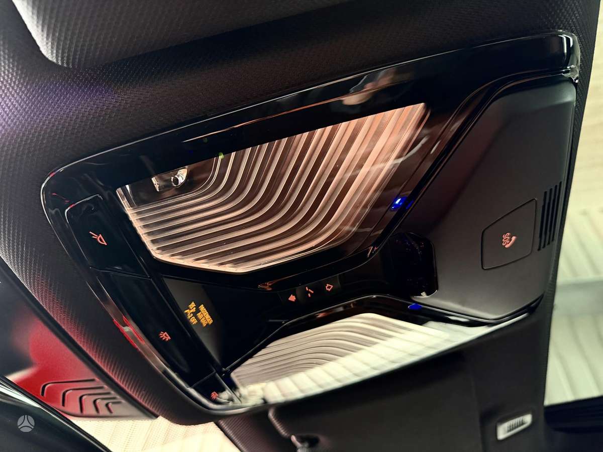 BMW M550, Седан