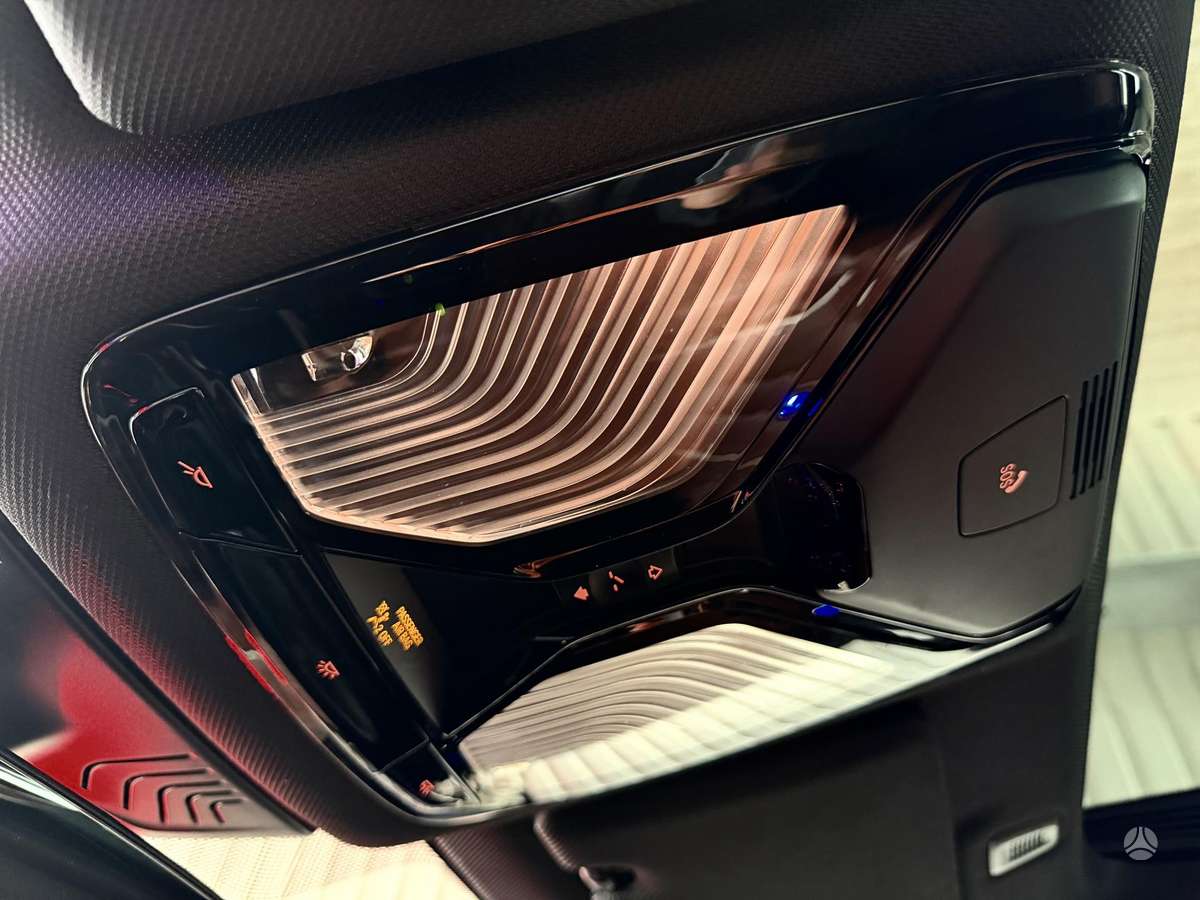 BMW M550, Седан