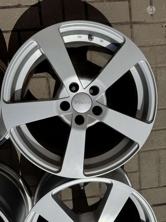 Volkswagen, light alloy, R18