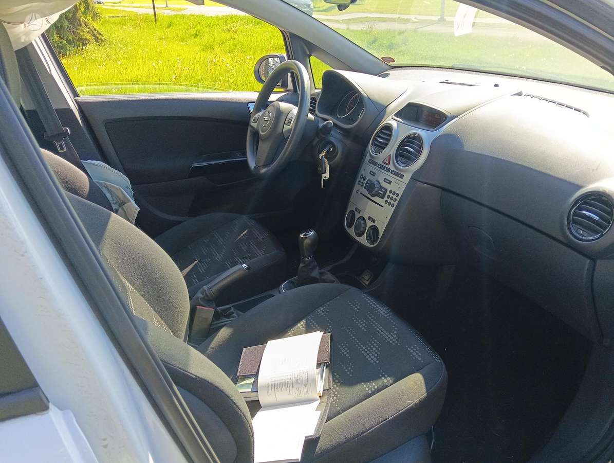 Opel Corsa, 1.2 l., Хэтчбек