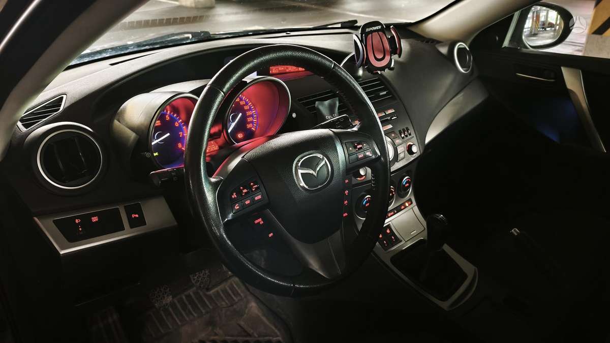 Mazda 3, 1.6 l., hatchback