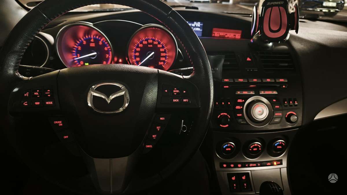 Mazda 3, 1.6 l., hatchback