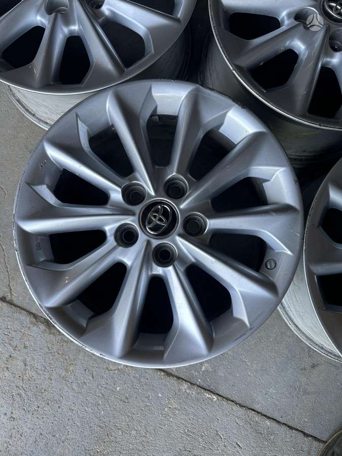 Toyota, lengvojo lydinio, R16