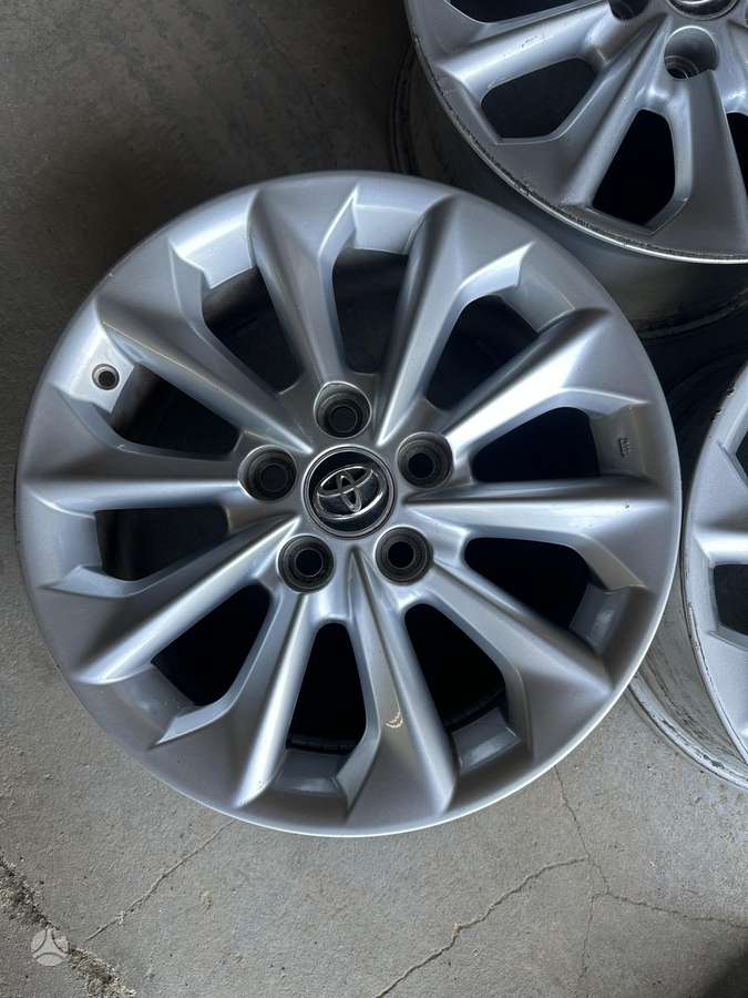 Toyota, lengvojo lydinio, R16