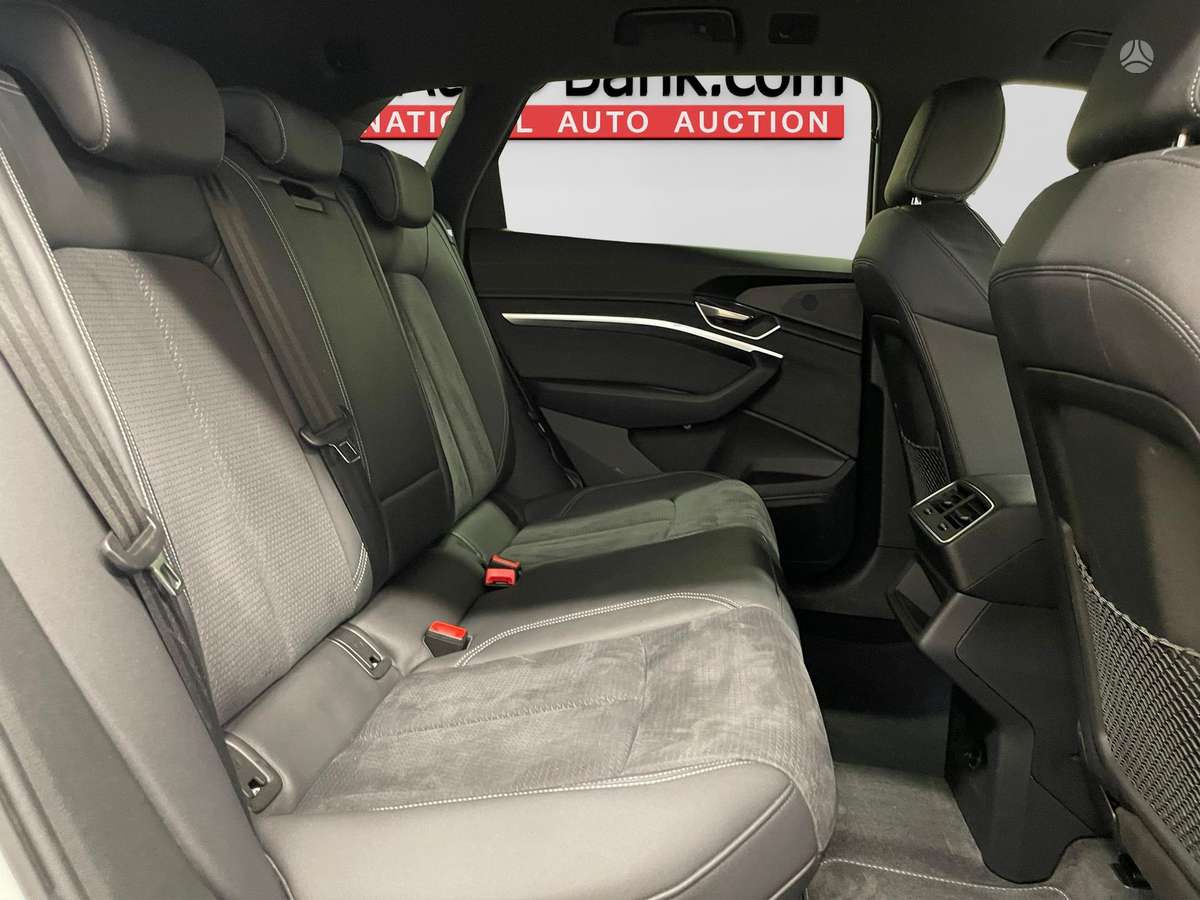 Audi e-tron, 95 kWh, off-road / crossover