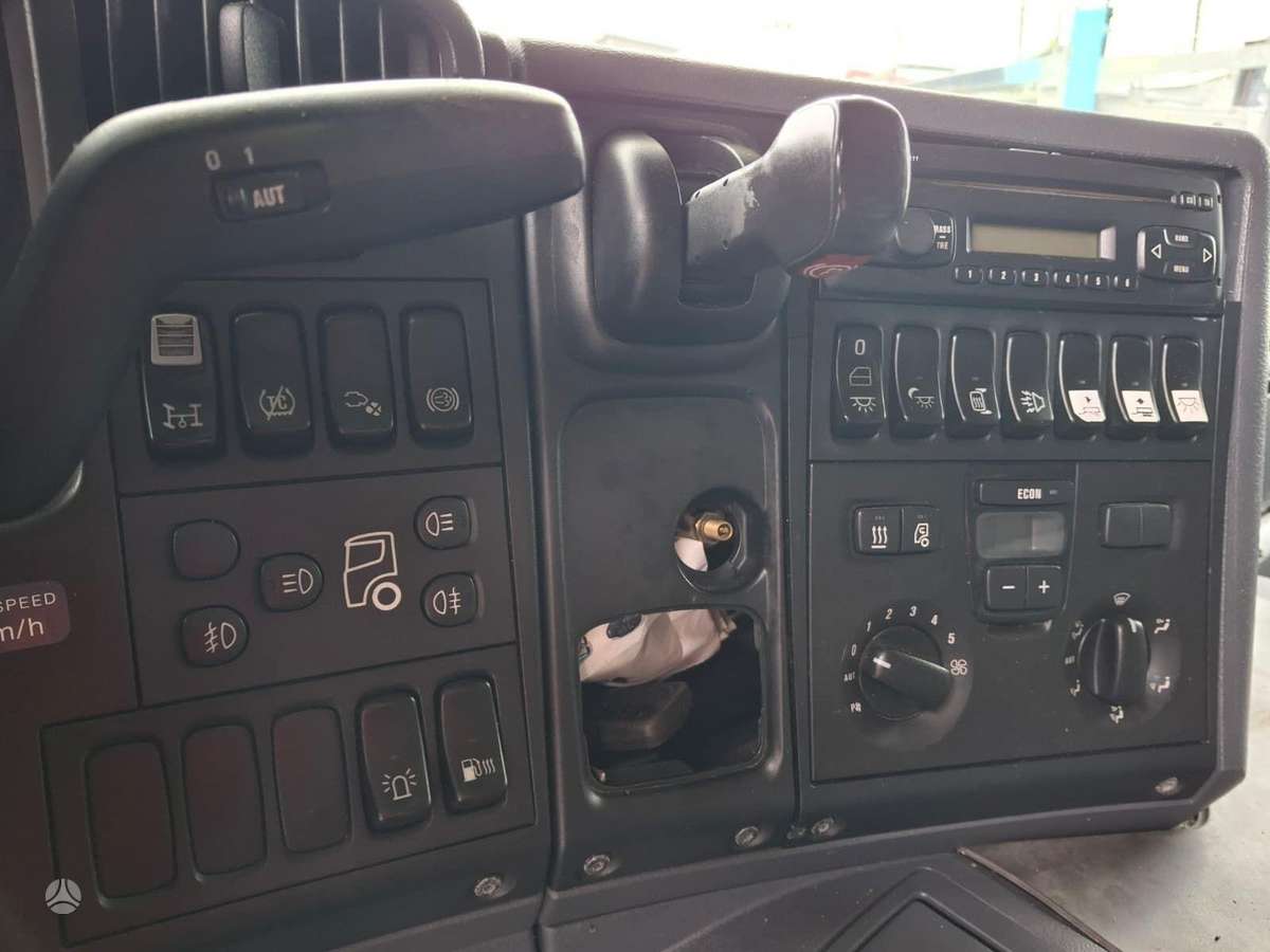 Scania P420, cab-chassis trucks