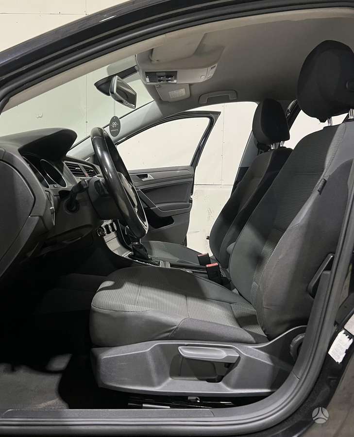 Volkswagen Golf - 3