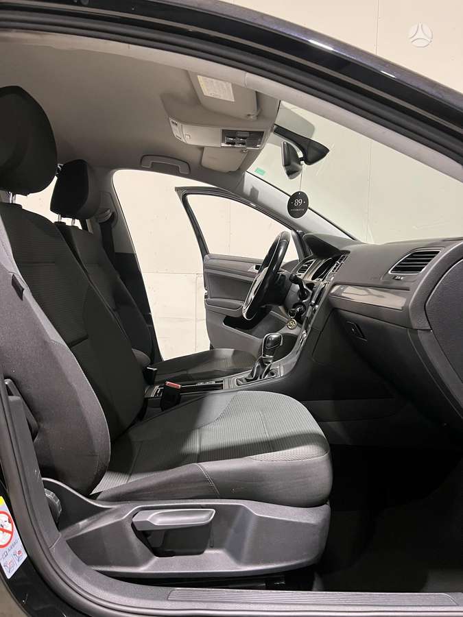 Volkswagen Golf - 6