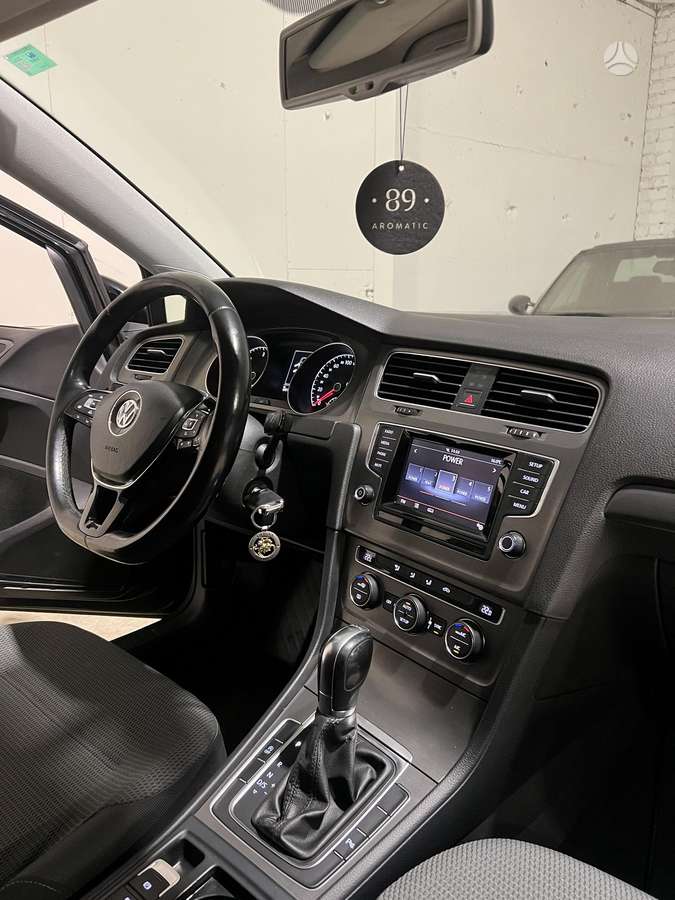 Volkswagen Golf - 2