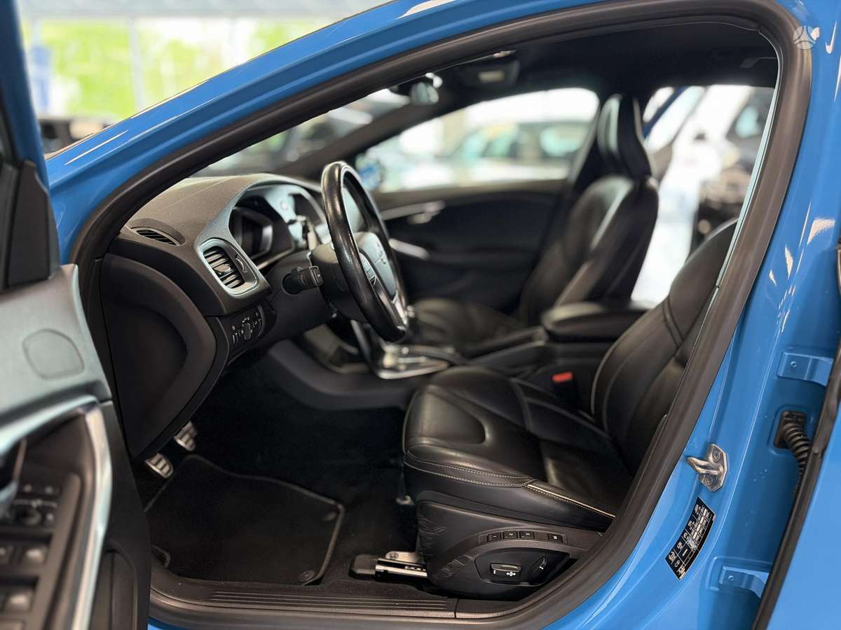 Volvo V40, 2.0 l., Хэтчбек