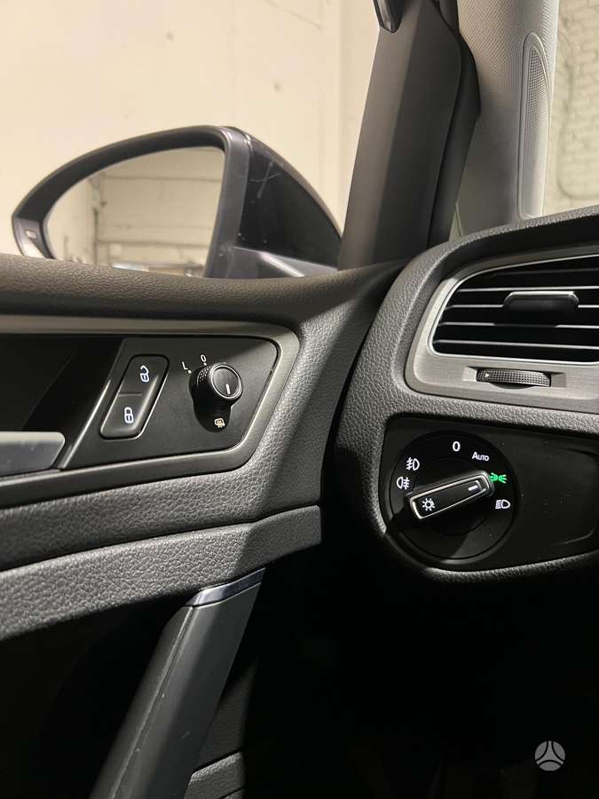 Volkswagen Golf - 11