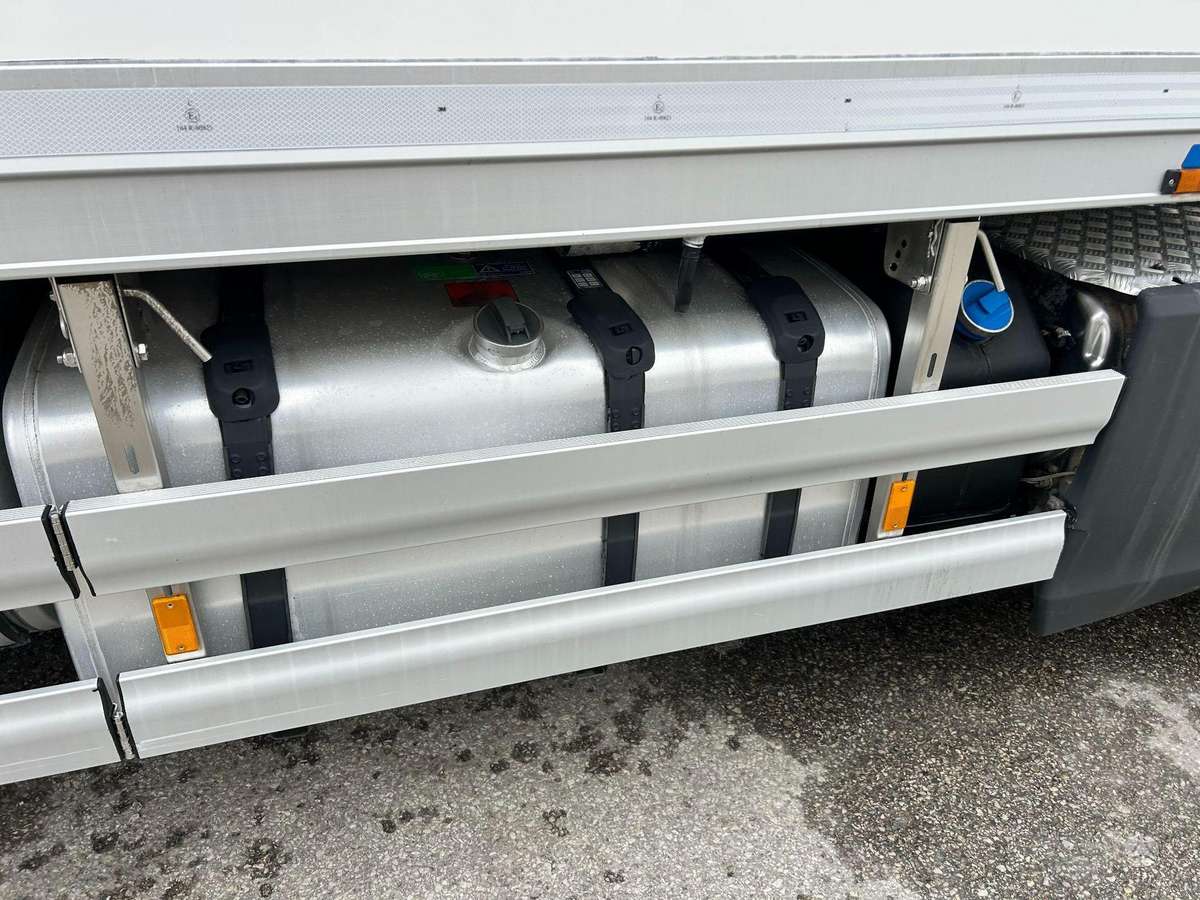 Scania P450, box trucks / box vans