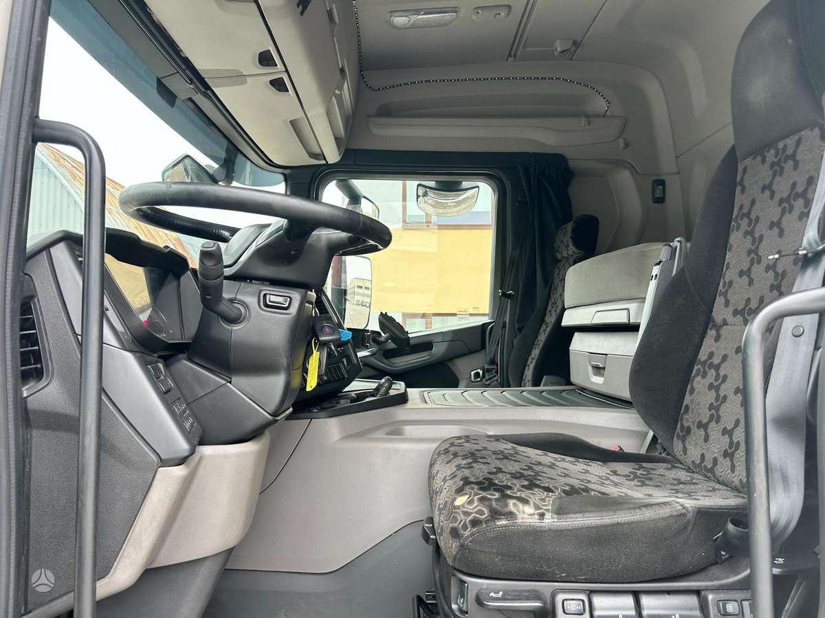 Scania P450, box trucks / box vans