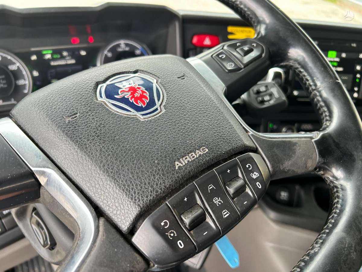 Scania P450, box trucks / box vans