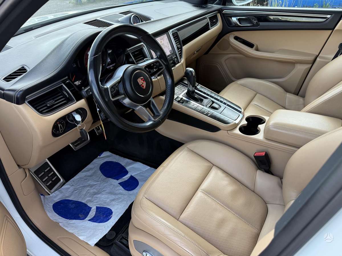 Porsche Macan, 2.0 l., off-road / crossover