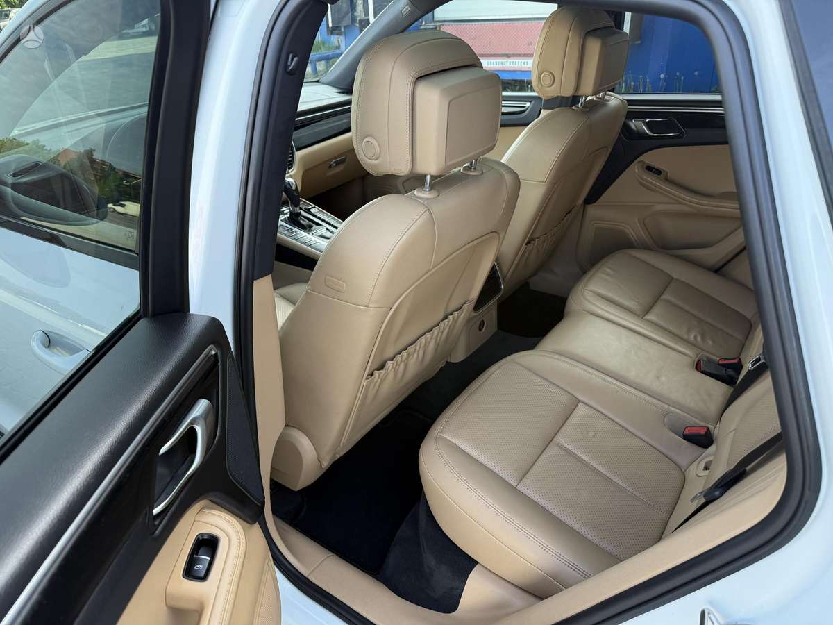 Porsche Macan, 2.0 l., off-road / crossover