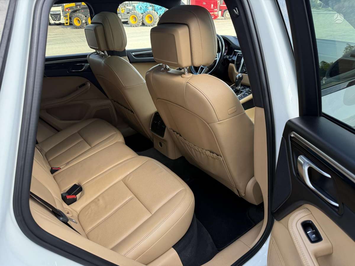 Porsche Macan, 2.0 l., off-road / crossover