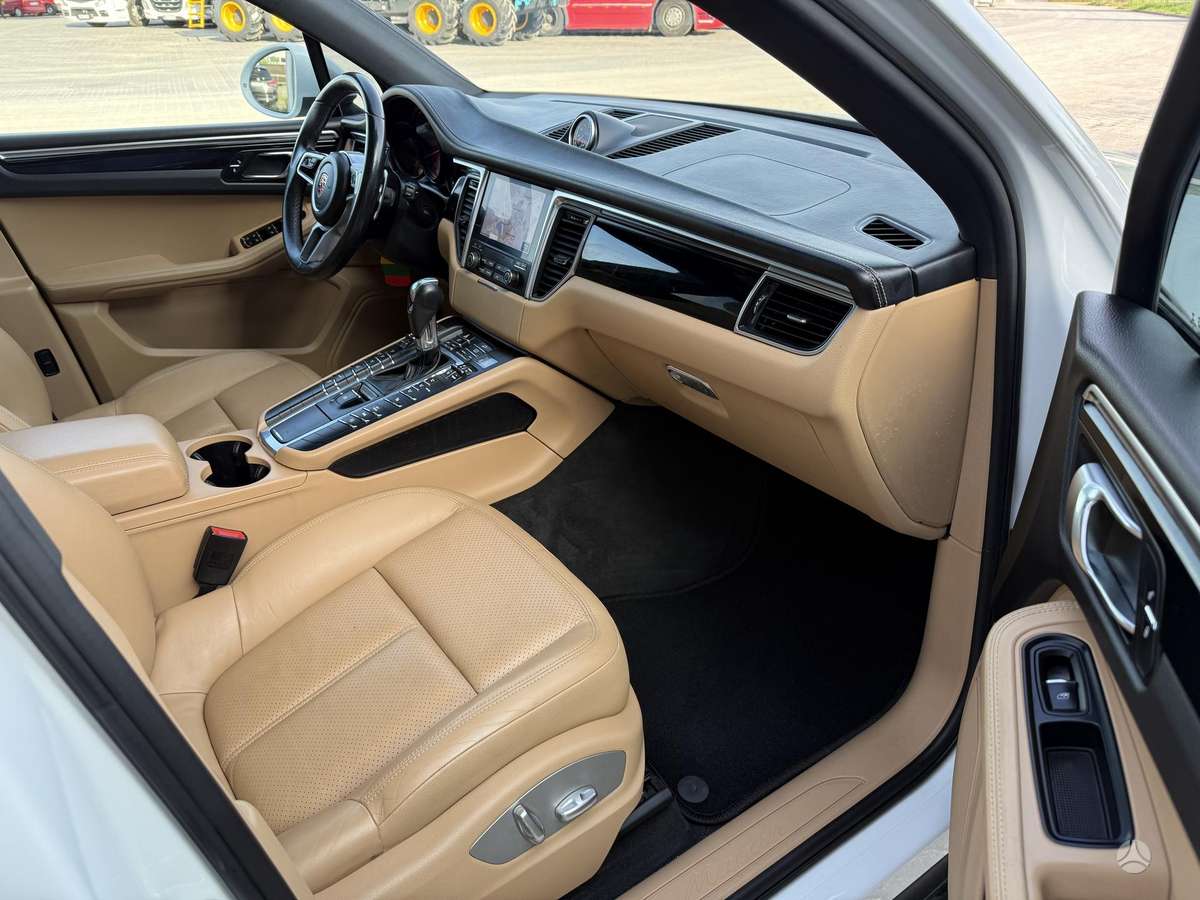 Porsche Macan, 2.0 l., off-road / crossover