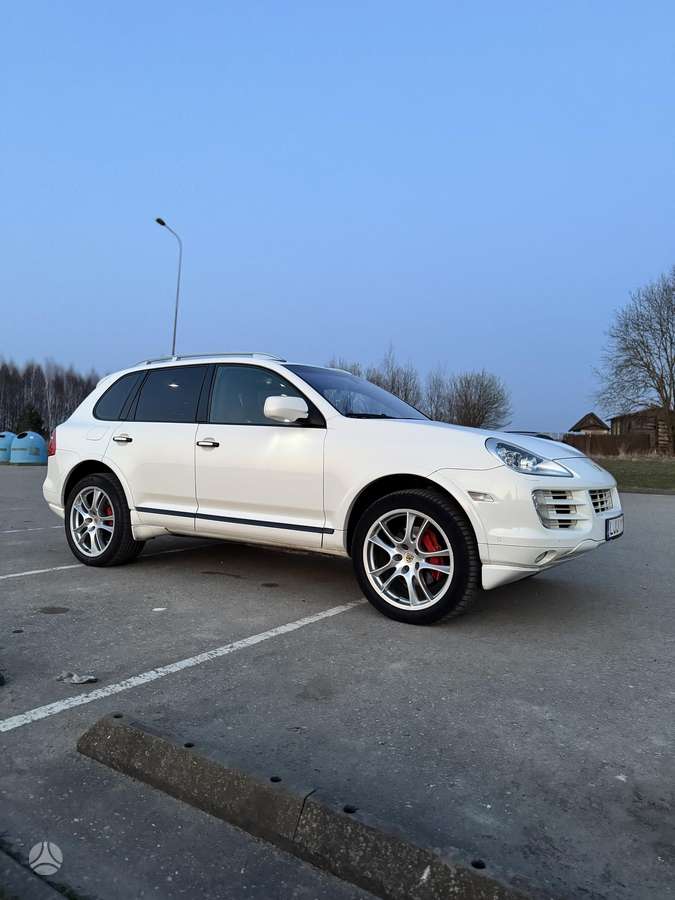 Porsche Cayenne - 1