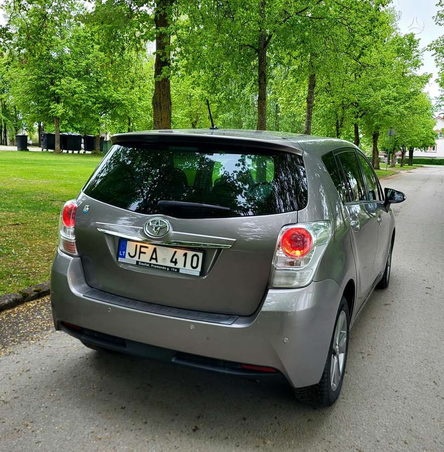 Toyota Verso, 2.2 l., hatchback