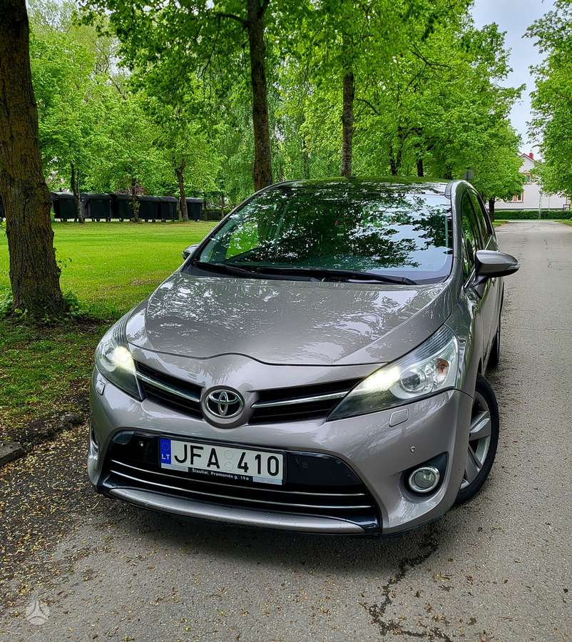 Toyota Verso, 2.2 l., Хэтчбек