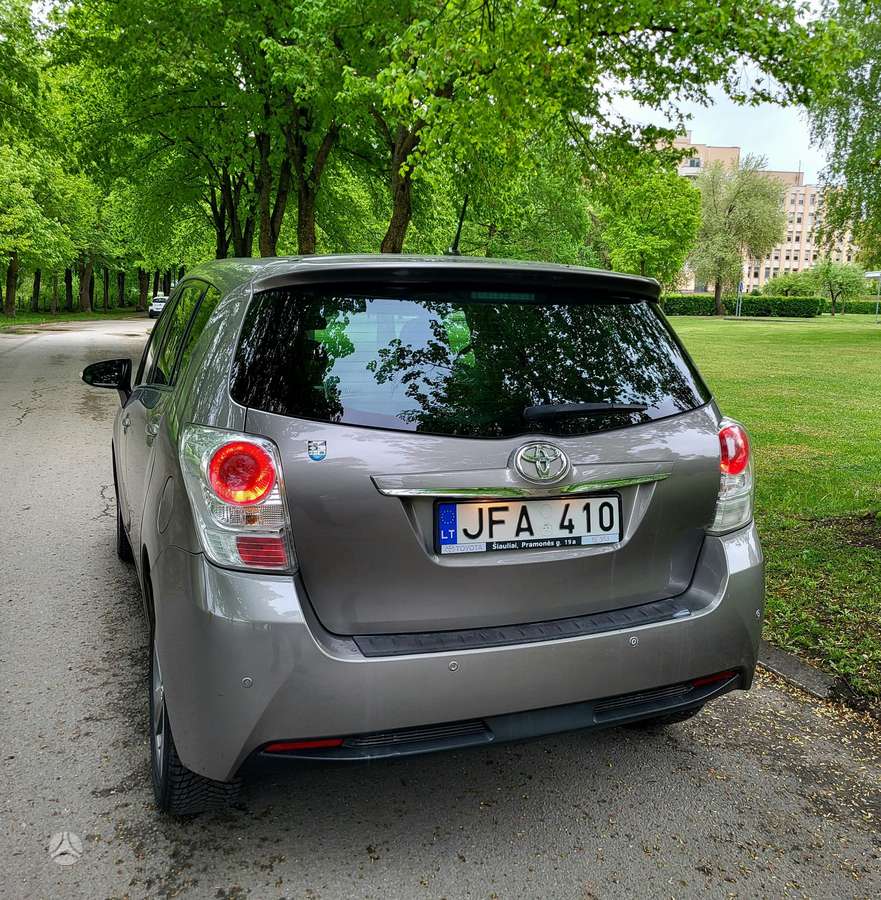 Toyota Verso, 2.2 l., Хэтчбек