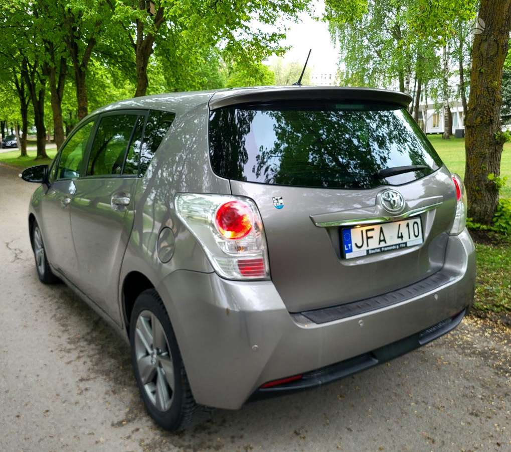 Toyota Verso, 2.2 l., Хэтчбек