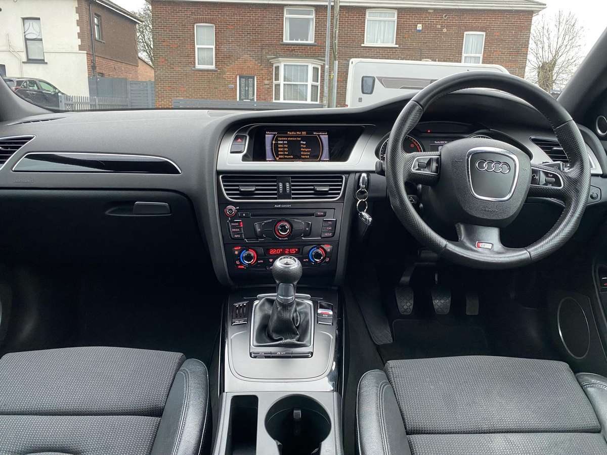 Audi A4, 2.0 l., Седан