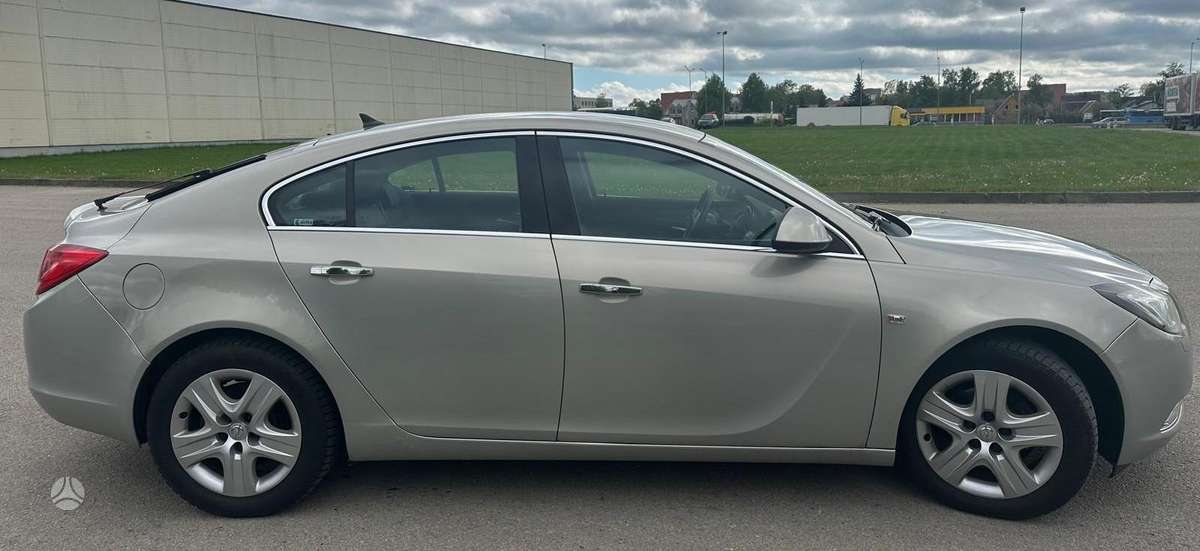 Opel Insignia, 2.0 l., Хэтчбек