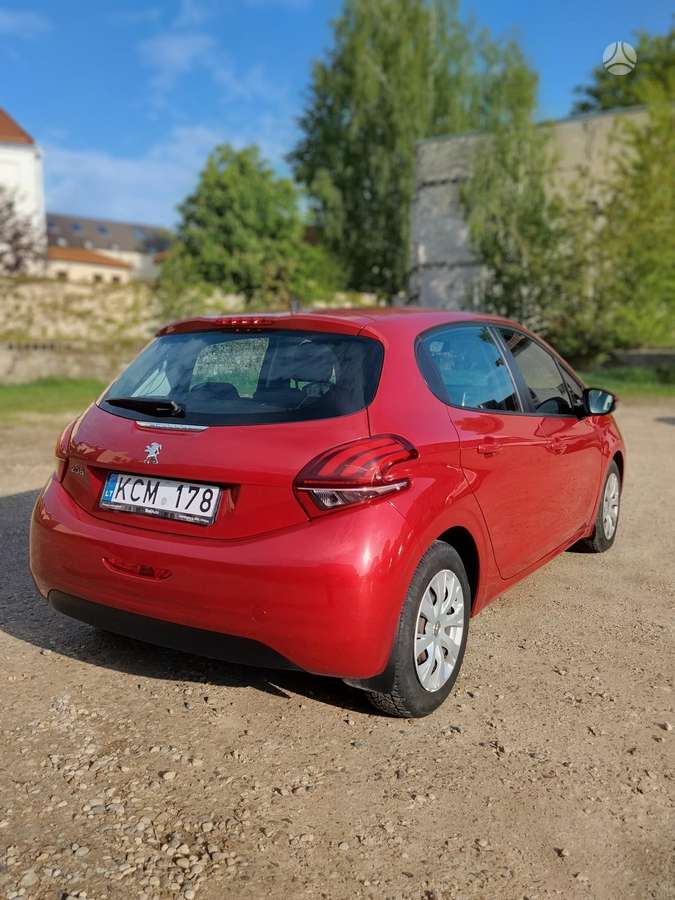 Peugeot 208 - 4