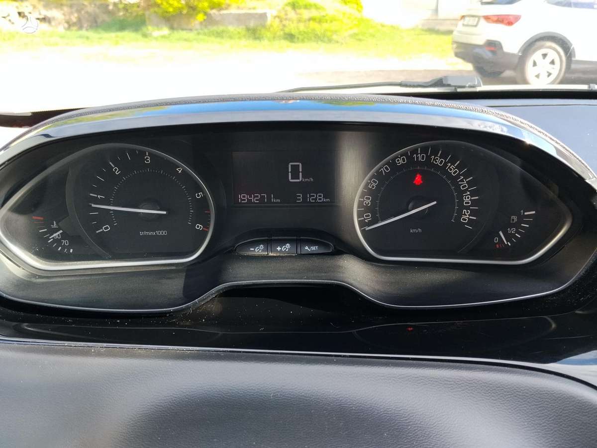 Peugeot 208 - 9