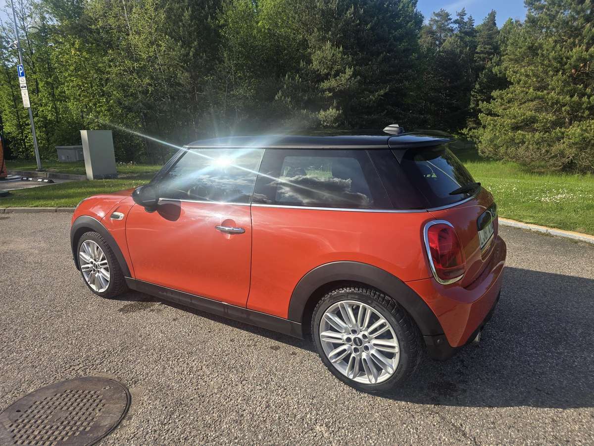 Mini Cooper, 1.5 l., hatchback
