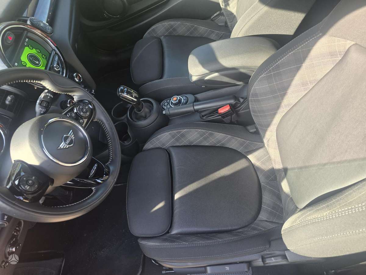 Mini Cooper, 1.5 l., hatchback