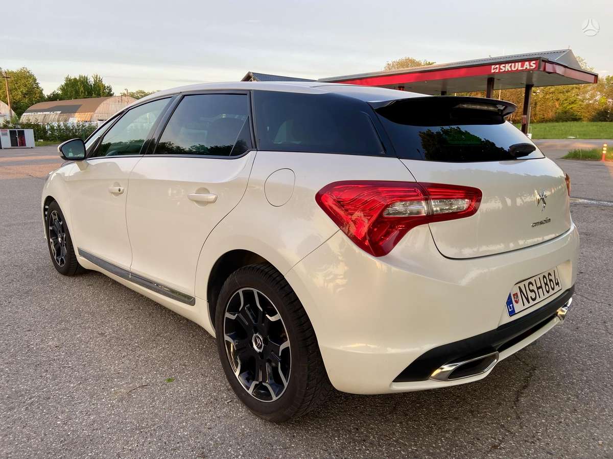 Citroen DS5, 1.6 l., hatchback