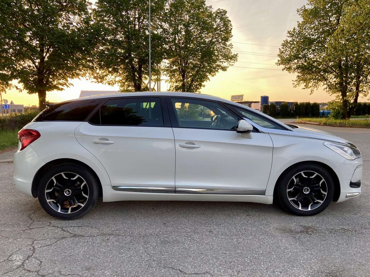 Citroen DS5, 1.6 l., hatchback
