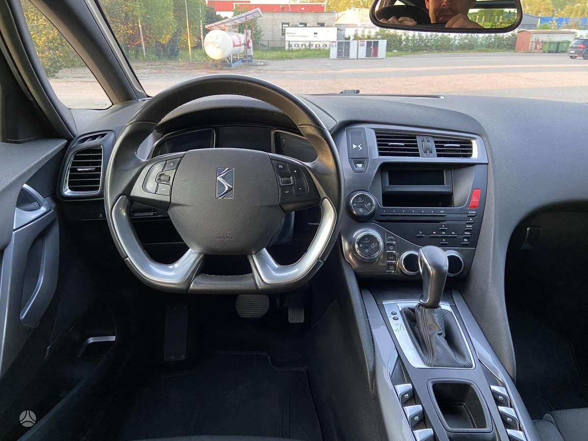 Citroen DS5, 1.6 l., hatchback