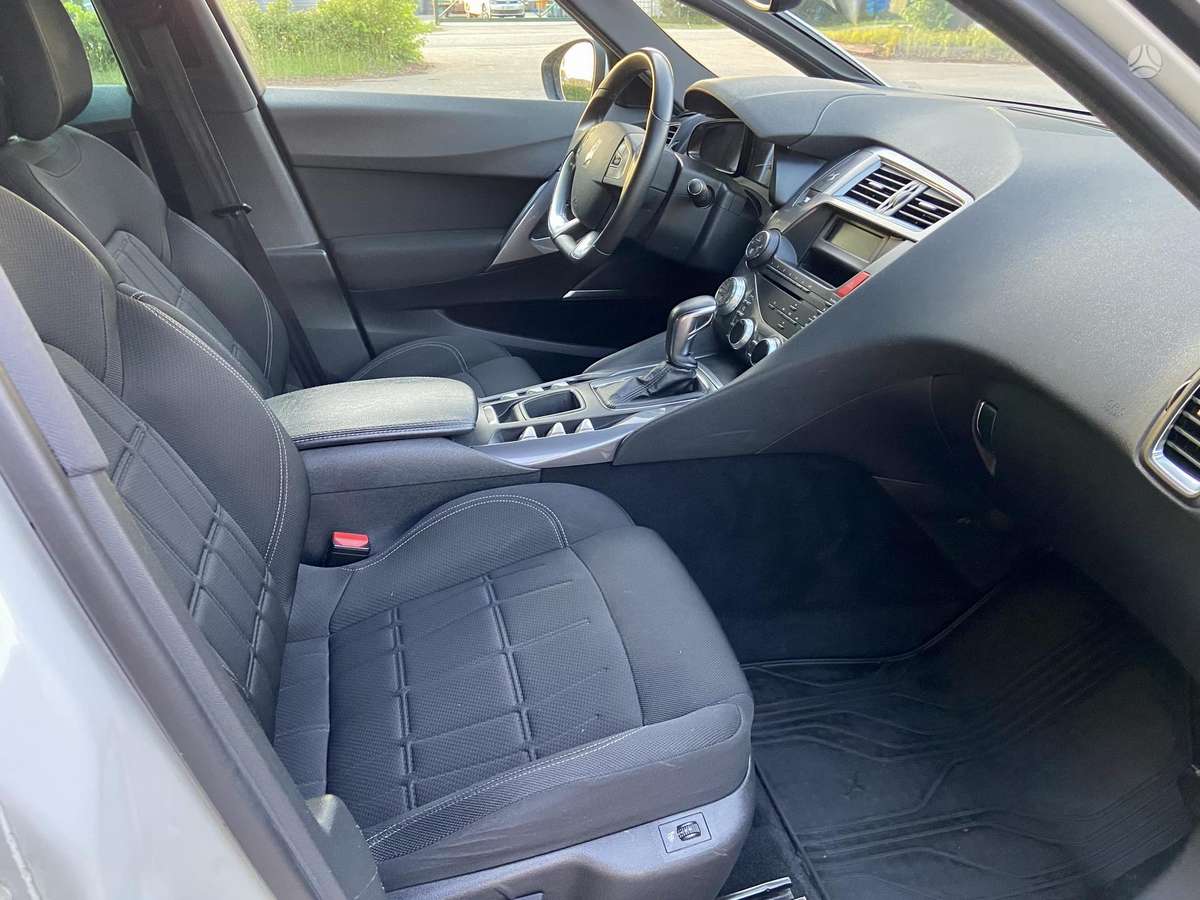 Citroen DS5, 1.6 l., hatchback