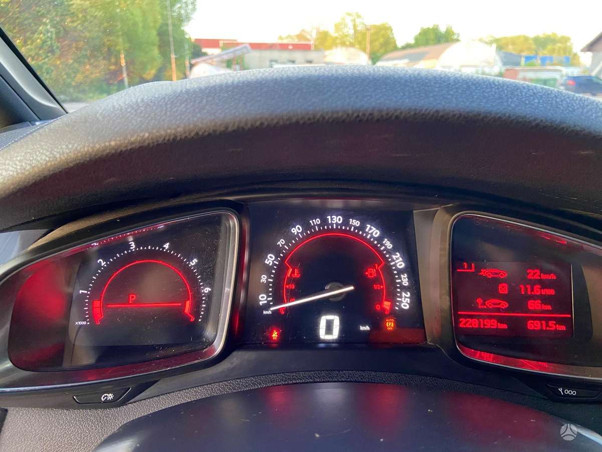 Citroen DS5, 1.6 l., hatchback