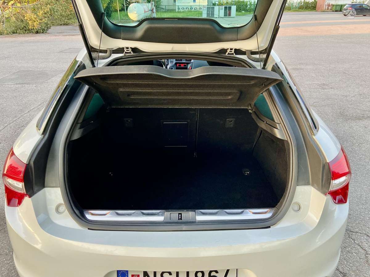 Citroen DS5, 1.6 l., hatchback