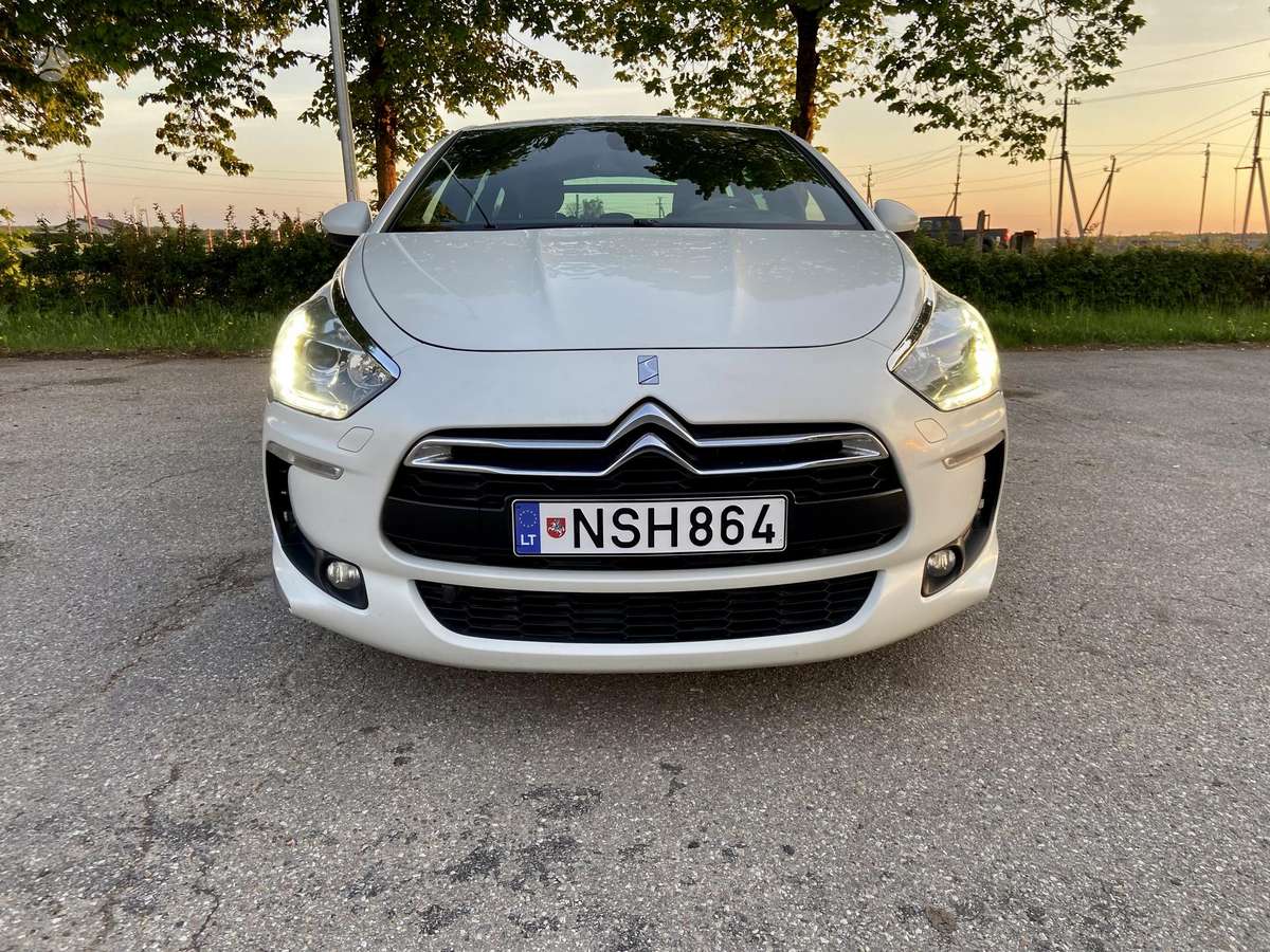 Citroen DS5, 1.6 l., hatchback