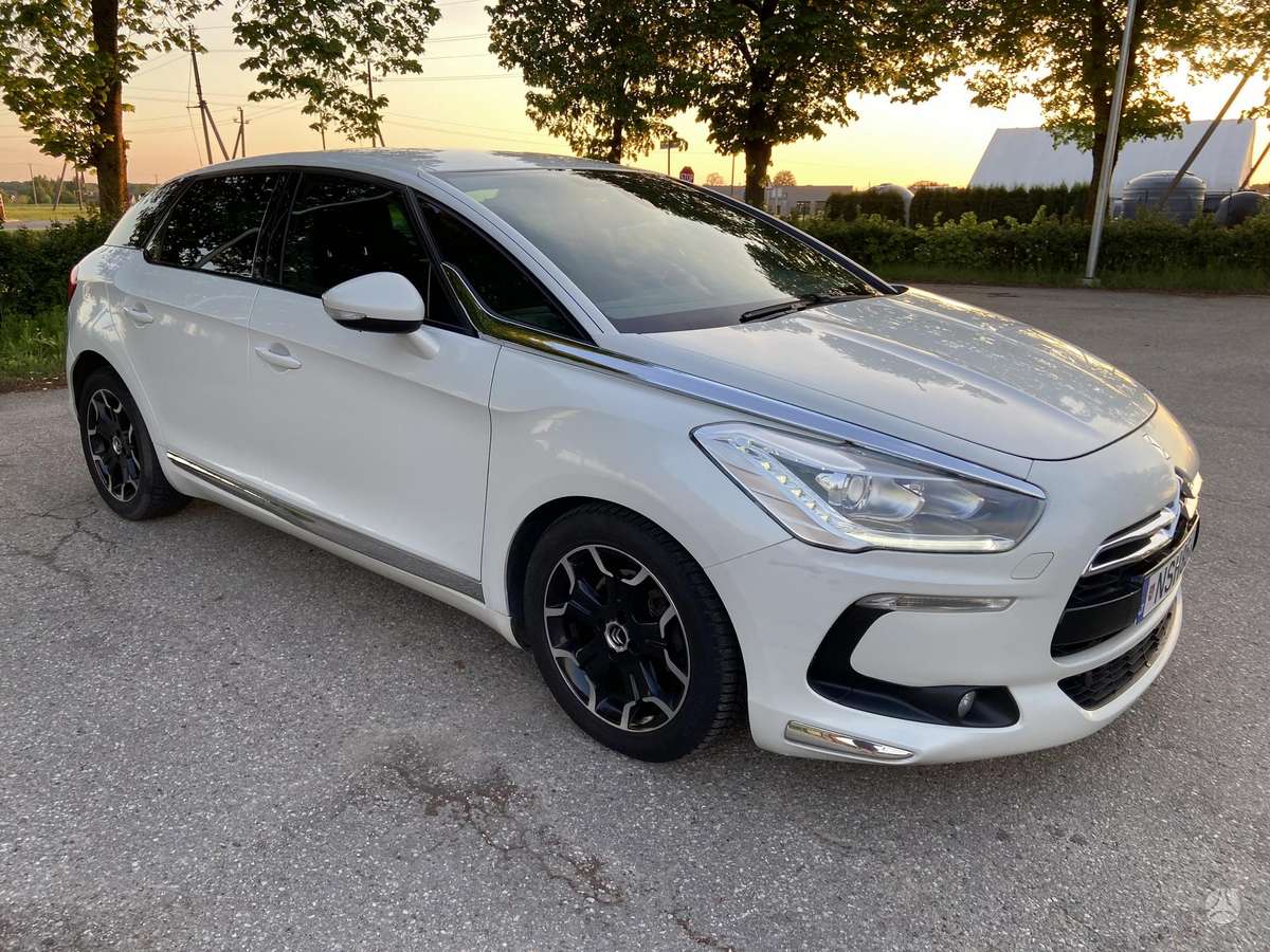 Citroen DS5, 1.6 l., hatchback
