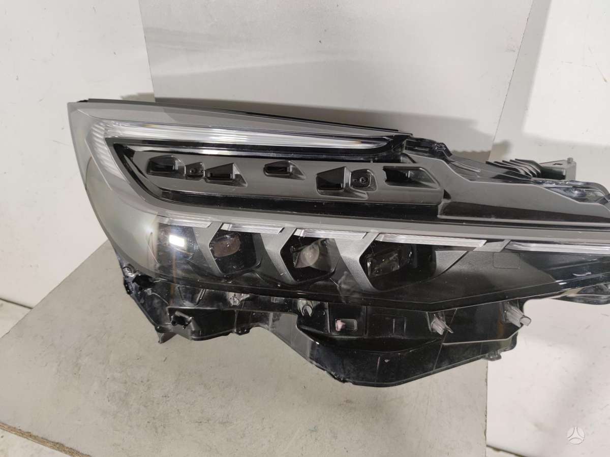 Toyota C-HR, 81110F4240, lights