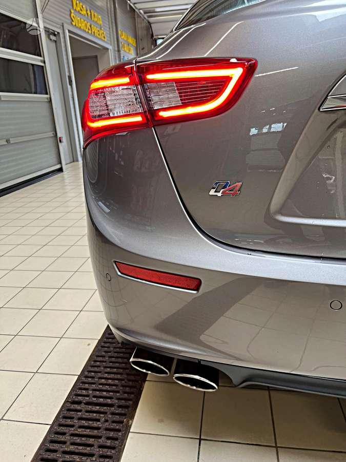 Maserati Ghibli, 3.0 l., Седан