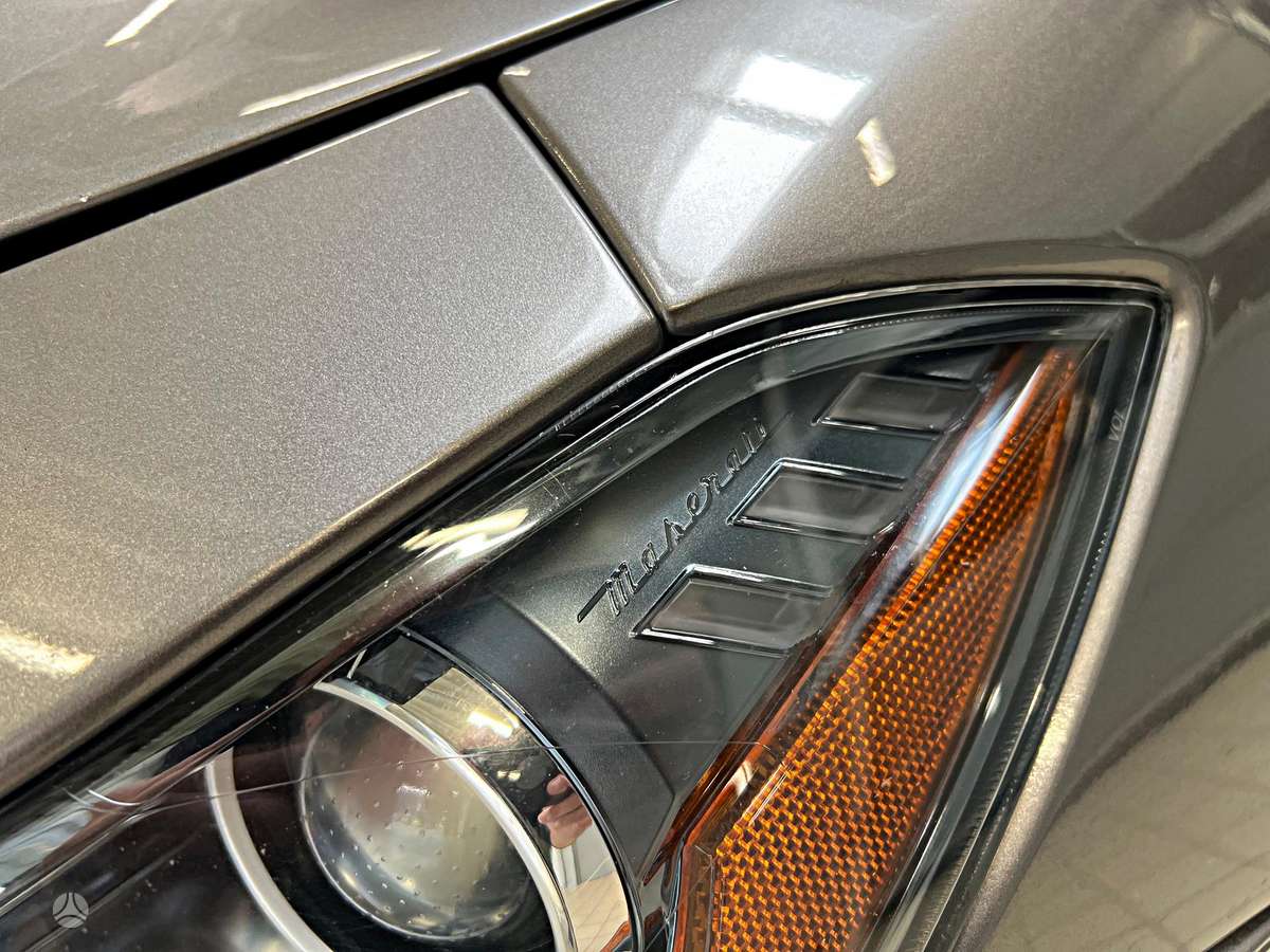 Maserati Ghibli, 3.0 l., Седан