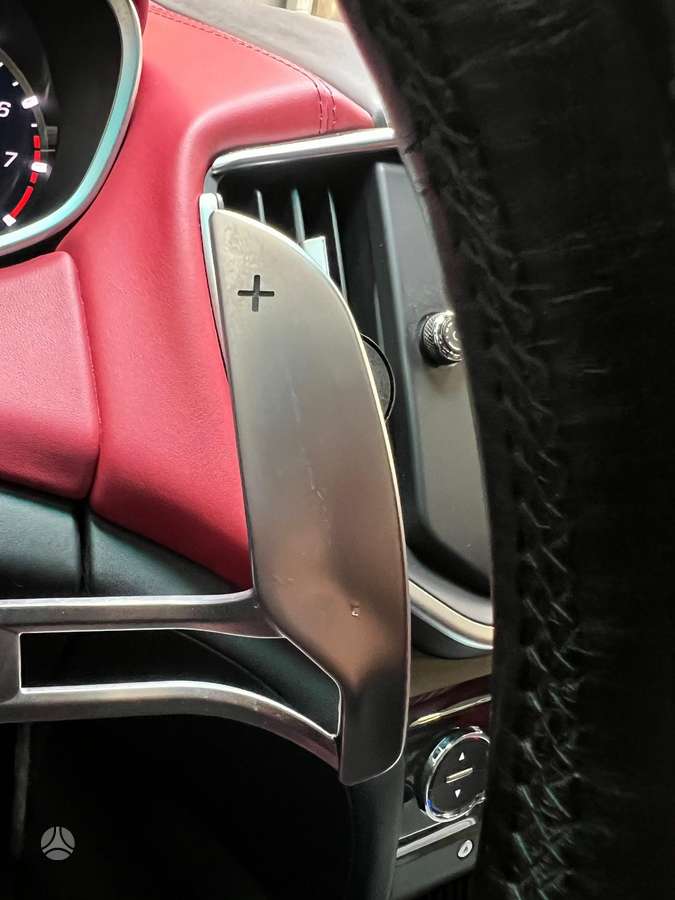 Maserati Ghibli, 3.0 l., Седан