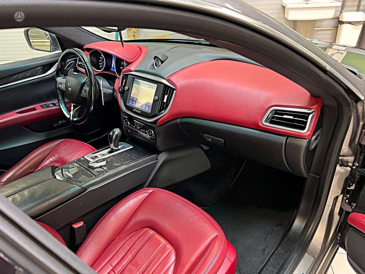 Maserati Ghibli, 3.0 l., Седан